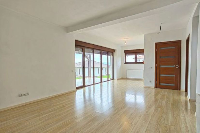 Casa 5 camere + teren 372mp cartier Bavaria