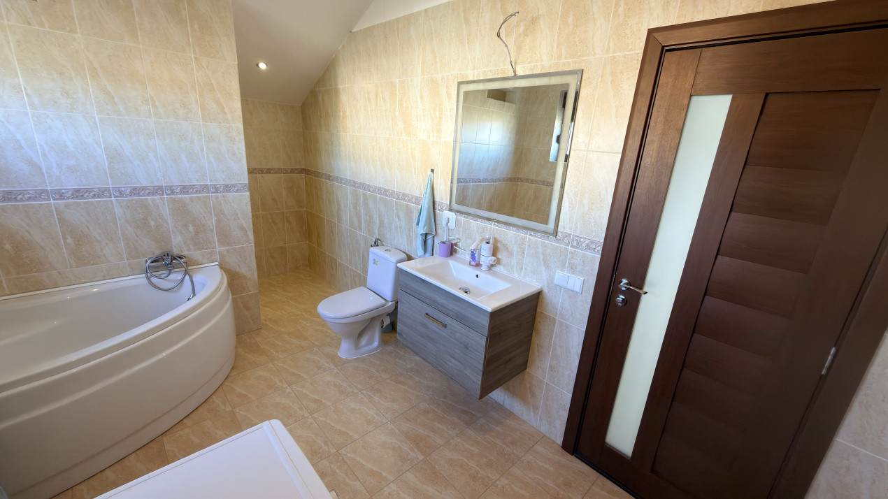 Casa 5 camere + teren 372mp cartier Bavaria