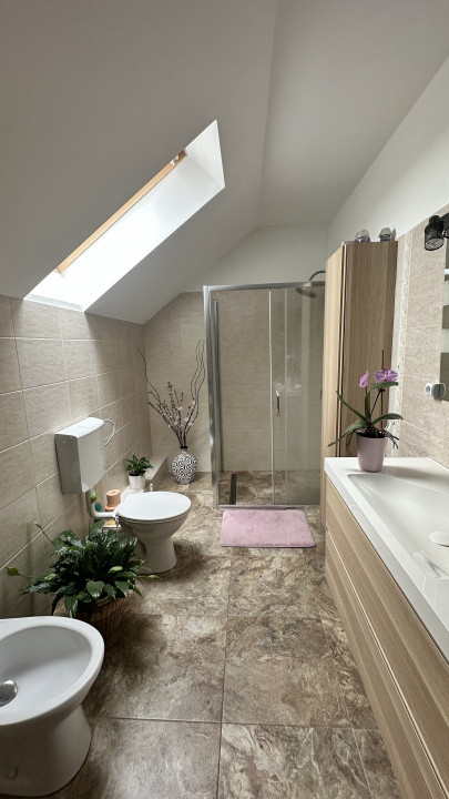 Casa de lux 5 camere zona Versailles