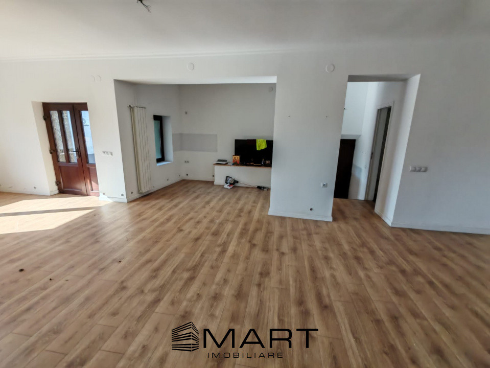 Apartament tip open space la casă,  curte proprie, zona Gusterita