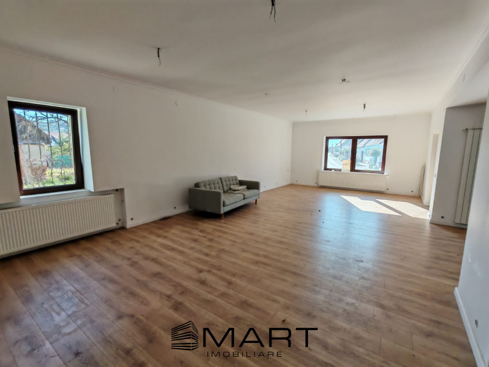 Apartament tip open space la casă,  curte proprie, zona Gusterita