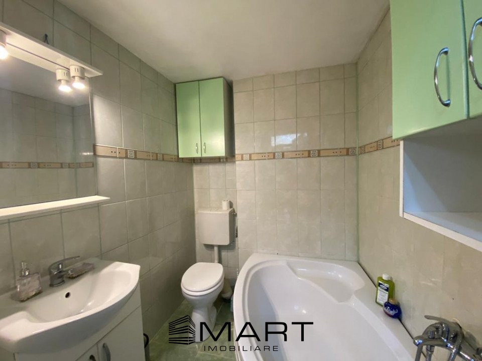 Apartament la casa 3 camere semidecomandat, zona centrala