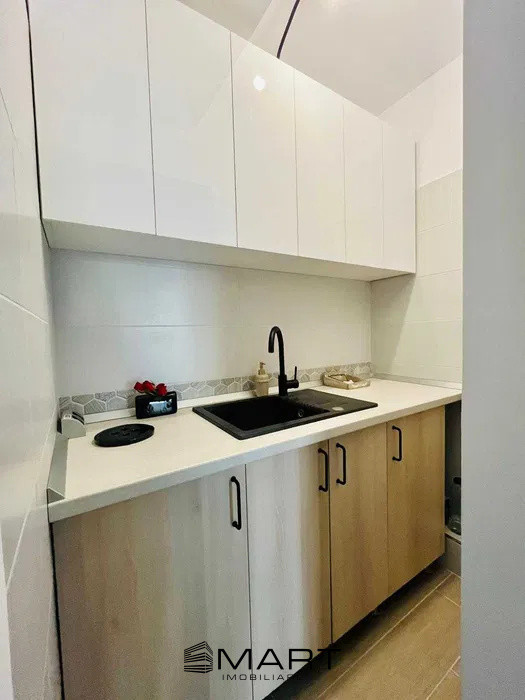 Apartament 3 camere decomandate zona Tractorul