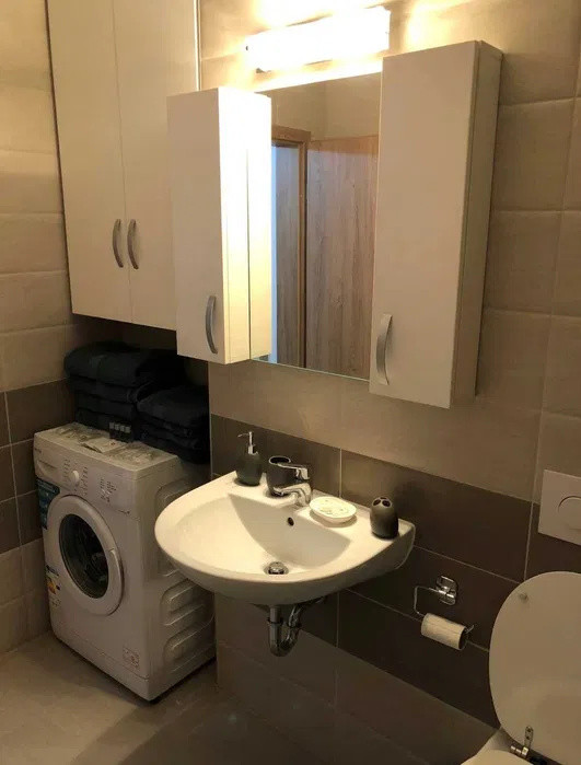 Apartament modern cu 2 camere, terasă și boxă – Tractorul, Brașov 