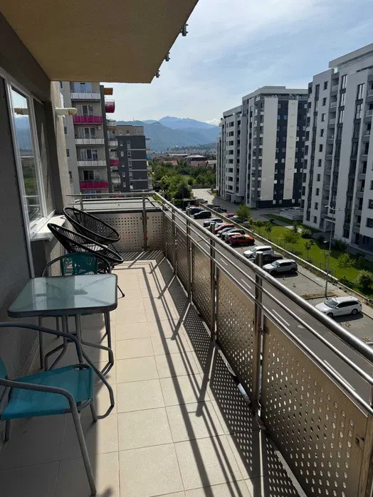 Apartament modern cu 2 camere, terasă și boxă – Tractorul, Brașov 