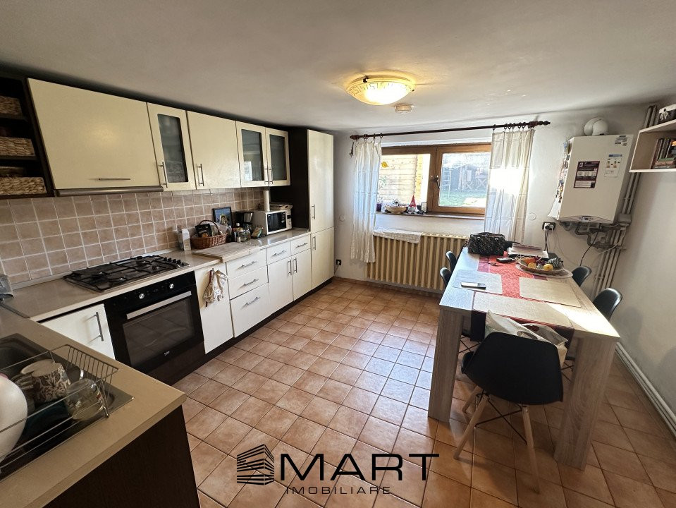 Casa tip duplex cu 3 camere + 260mp teren zona Lazaret