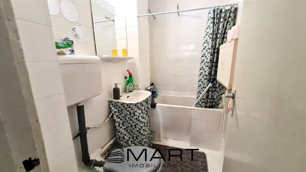 Apartament 3 camere decomandat, zona Strand