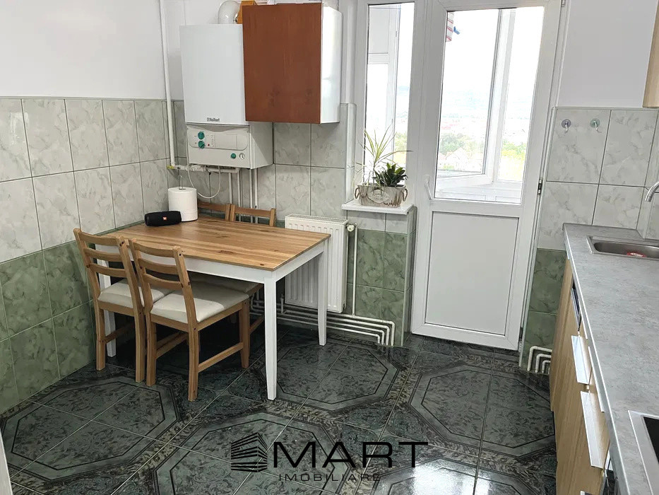 Apartament 3 camere decomandate zona Vasile Aaron