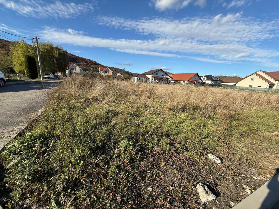 Teren intravilan 600 MP zona  Bența
