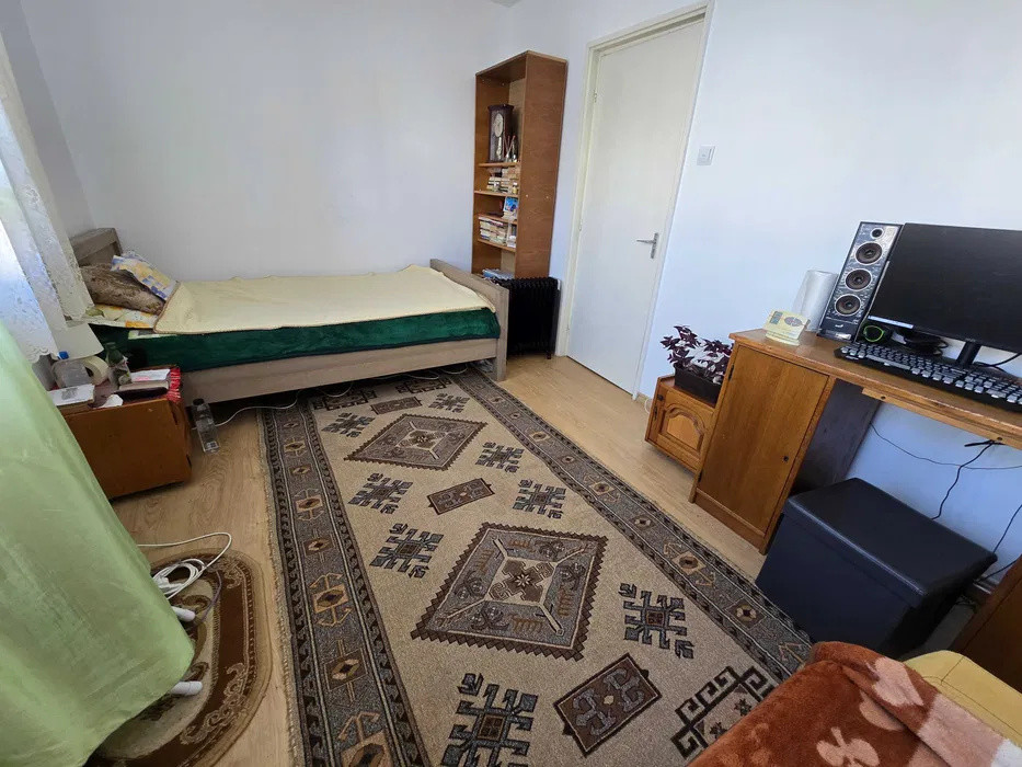 Apartament Semidecomandat Gemenii