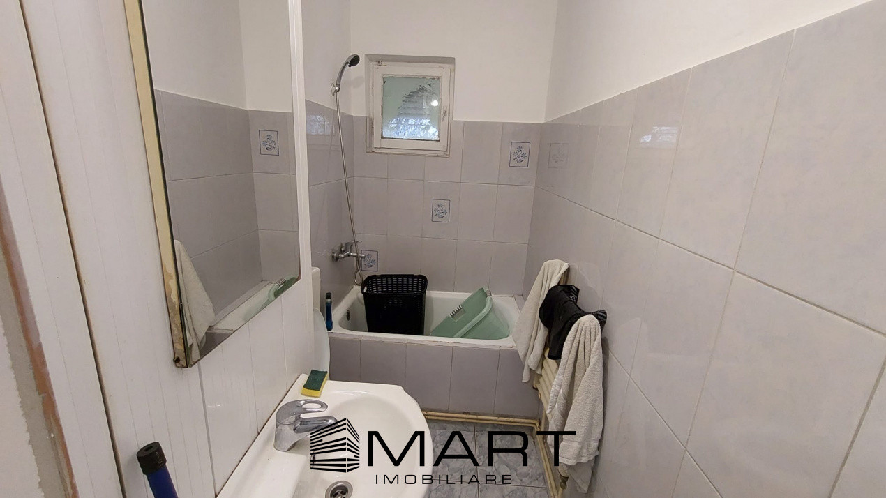 Garsoniera decomandata zona Broscarie