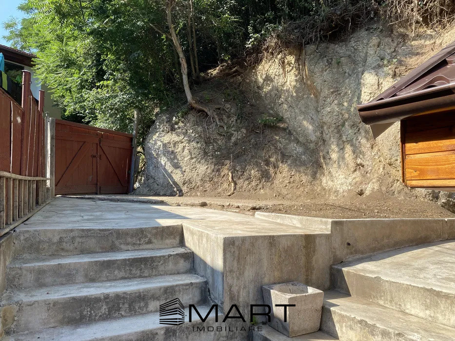 Casă istorică în Șchei, la 5 minute de Piața Sfatului — cu curte și parcare 