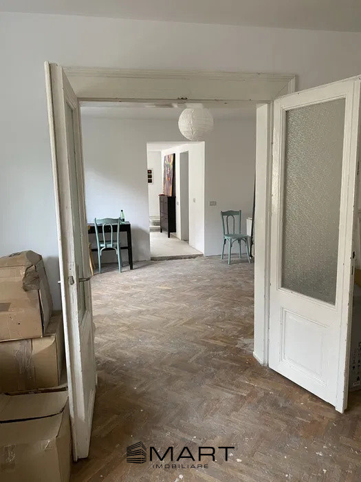 Casă istorică în Șchei, la 5 minute de Piața Sfatului — cu curte și parcare 