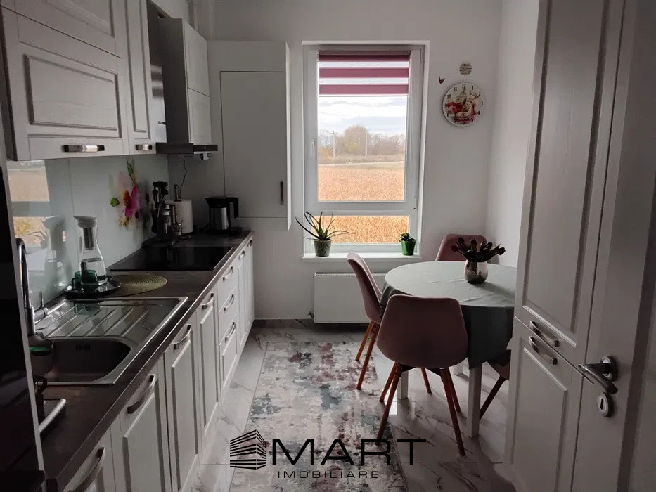 Apartament  3 camere zona Cristian 