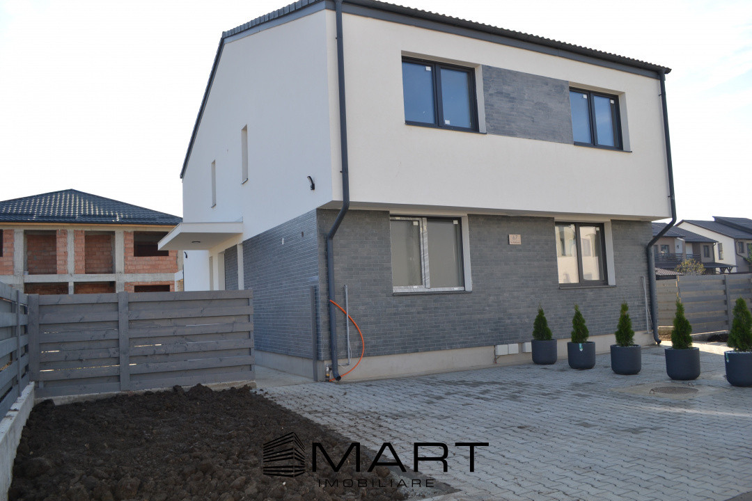 Duplex modern cu grădină și două locuri de parcare