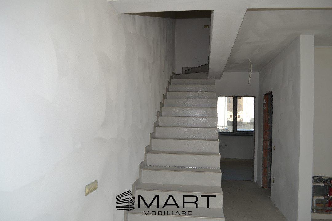 Duplex modern cu grădină și două locuri de parcare