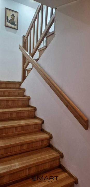 Casa cu  8 camere, 308mp utili