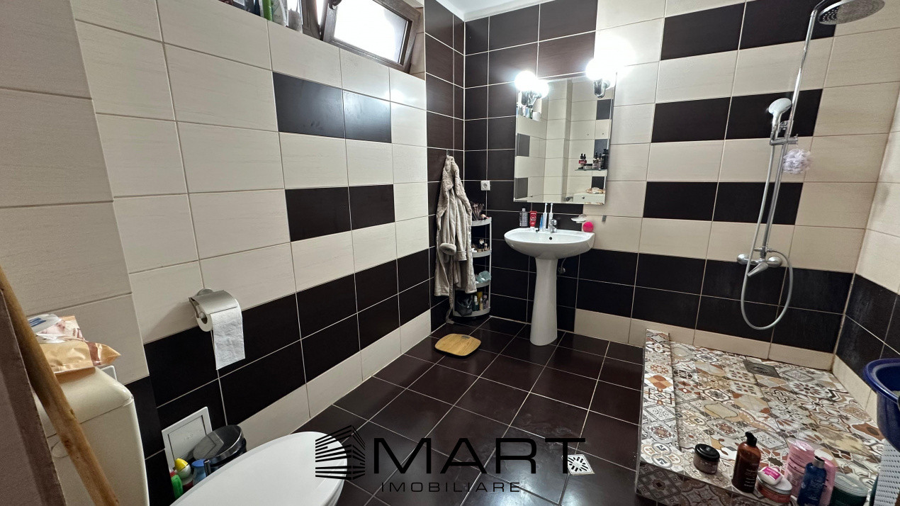 Apartament la casa 130mp curte 35mp zona centrala