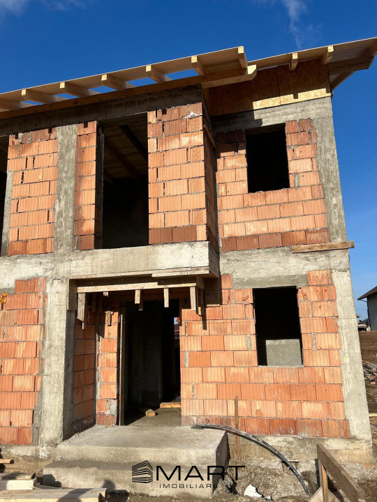 Duplex modern cu 4 camere și curte de 250 mp