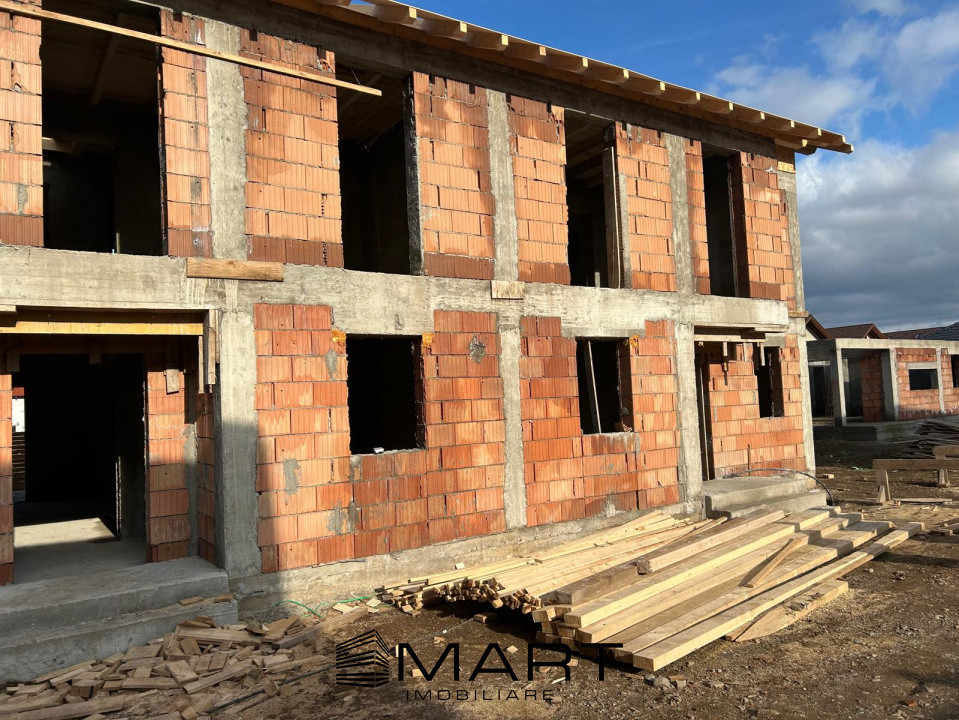 Duplex modern cu 4 camere și curte de 250 mp