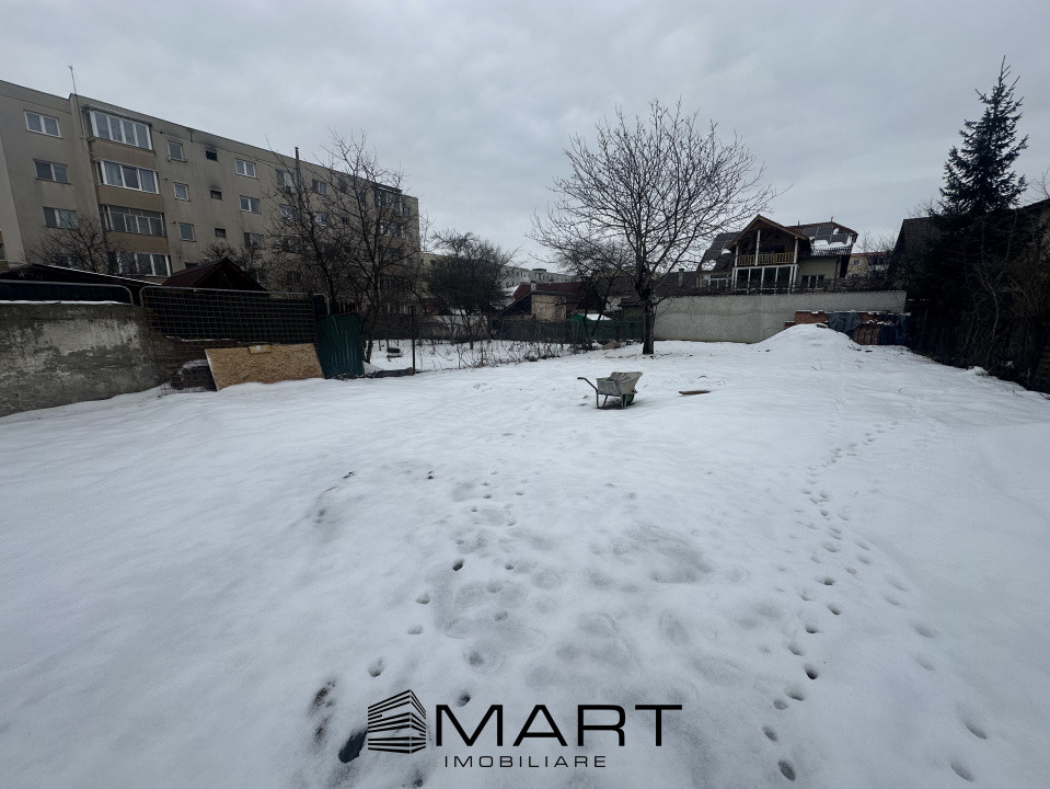 Teren constructii Tractorul