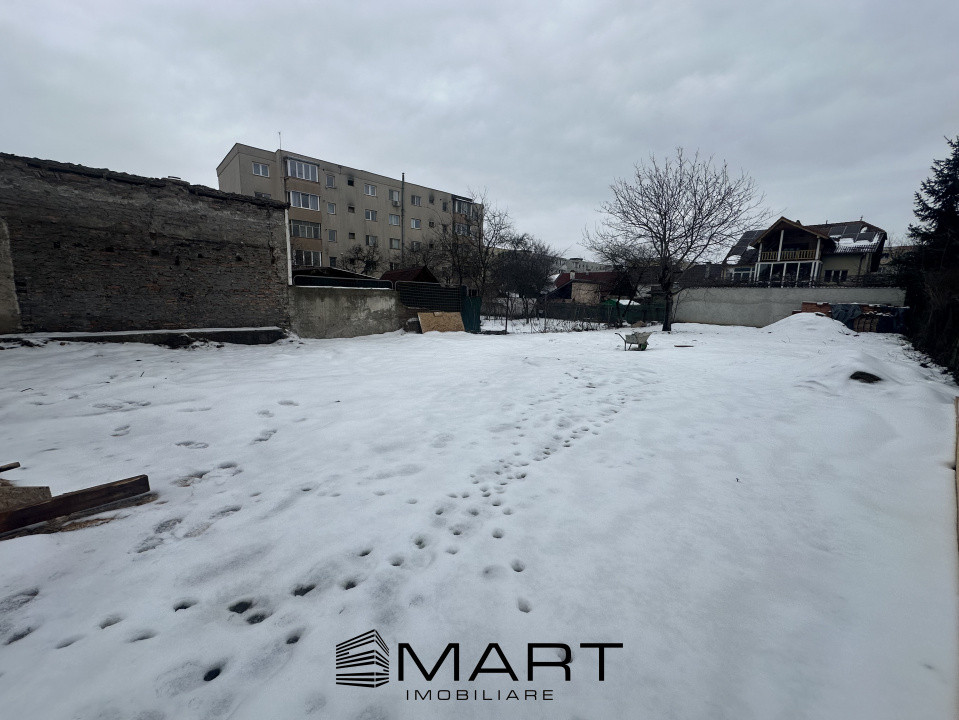 Teren constructii Tractorul