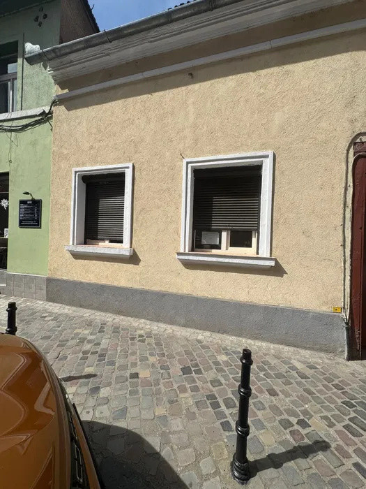 Casa 2 camere ,deschidere stradala , potential comercial ultracentral