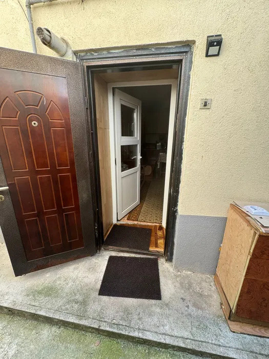 Casa 2 camere ,deschidere stradala , potential comercial ultracentral