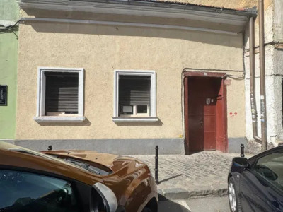Casa 2 camere ,deschidere stradala , potential comercial ultracentral