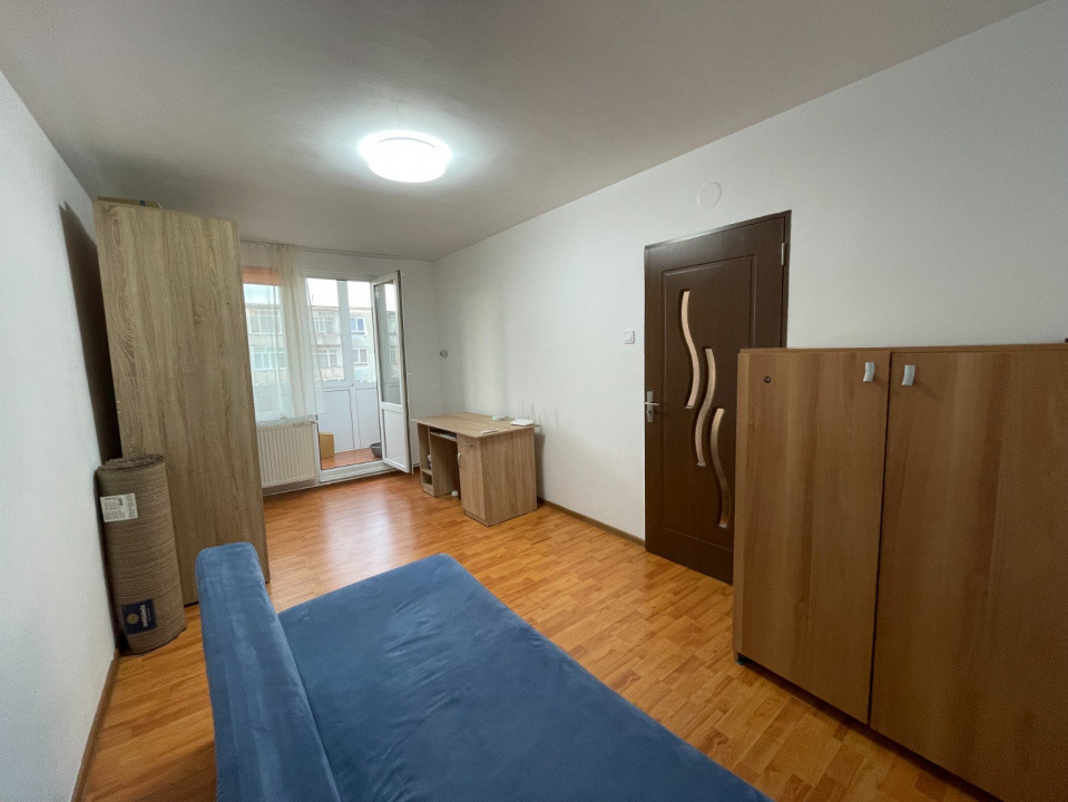 Garsoniera decomandata Tractorul