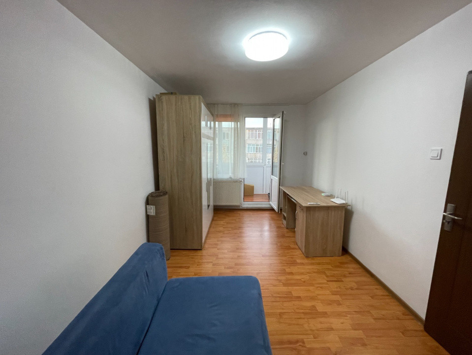 Garsoniera decomandata Tractorul