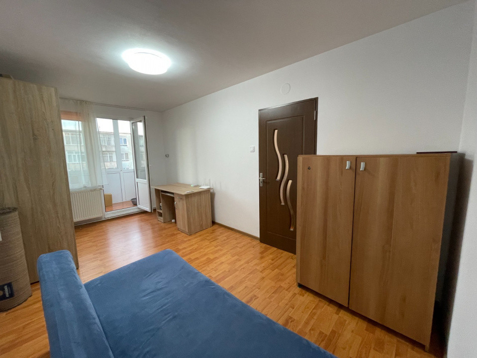 Garsoniera decomandata Tractorul