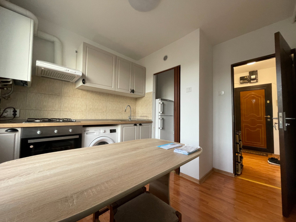 Garsoniera decomandata Tractorul