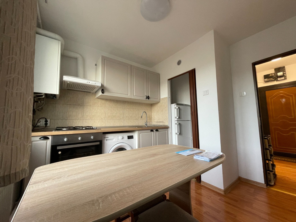 Garsoniera decomandata Tractorul