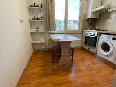 Garsoniera decomandata Tractorul