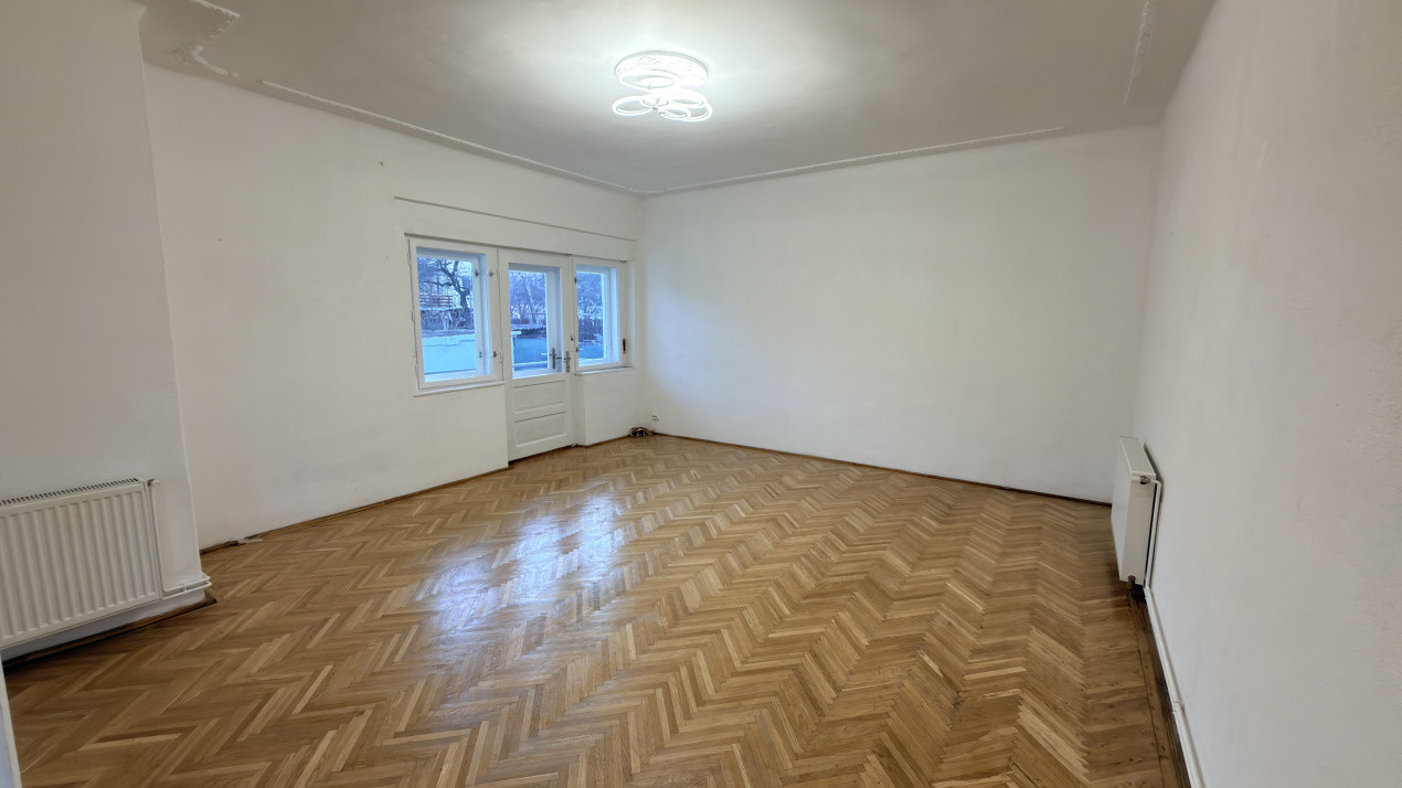 Casa 4 camere 130mp+400mp teren zona Spitalul Judetean