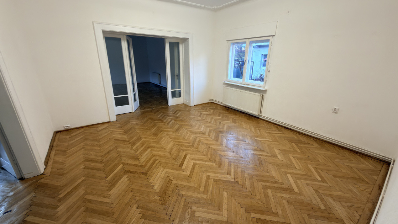 Casa 4 camere 130mp+400mp teren zona Spitalul Judetean