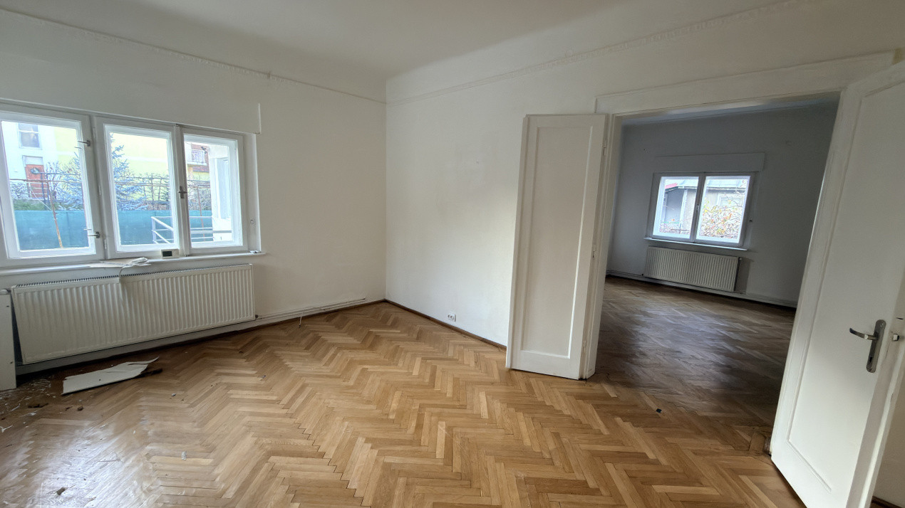 Casa 4 camere 130mp+400mp teren zona Spitalul Judetean