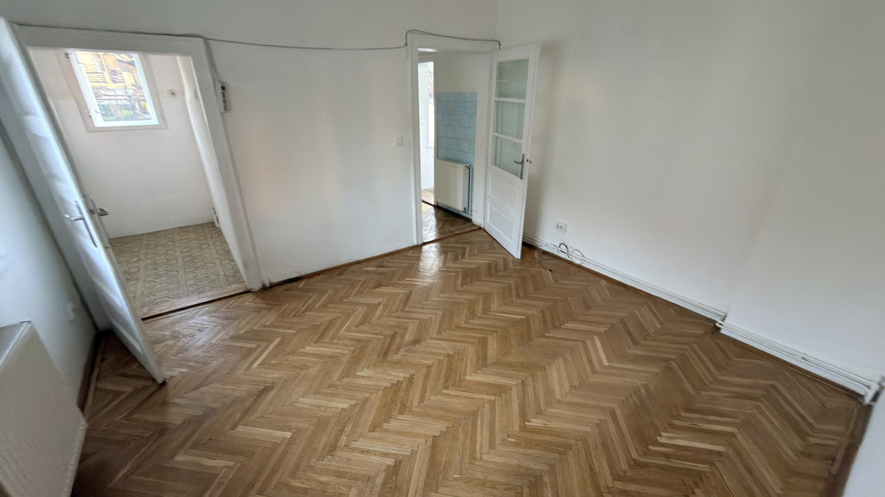 Casa 4 camere 130mp+400mp teren zona Spitalul Judetean