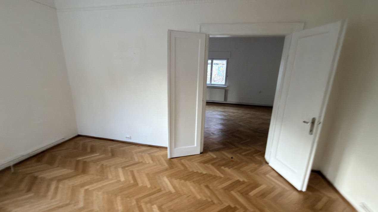 Casa 4 camere 130mp+400mp teren zona Spitalul Judetean