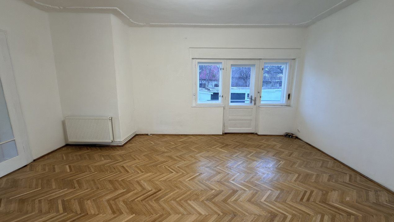 Casa 4 camere 130mp+400mp teren zona Spitalul Judetean