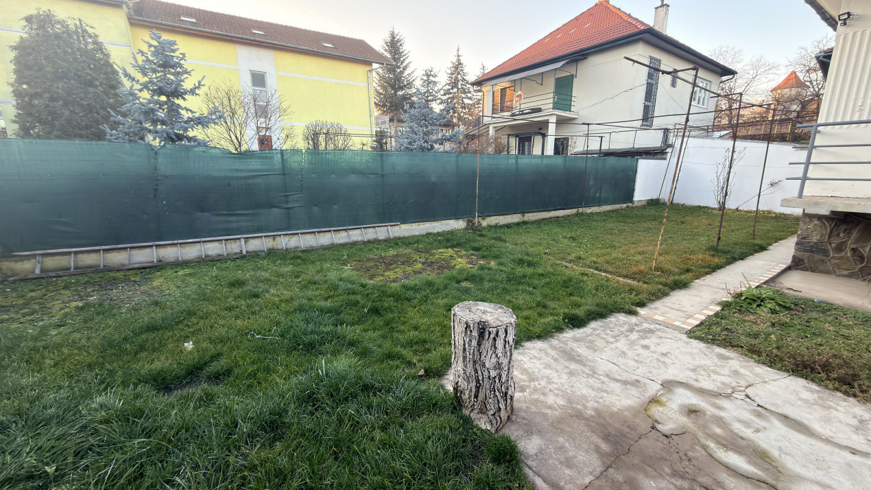 Casa 4 camere 130mp+400mp teren zona Spitalul Judetean