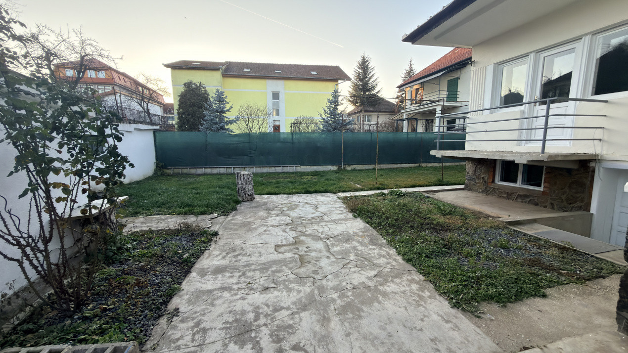 Casa 4 camere 130mp+400mp teren zona Spitalul Judetean