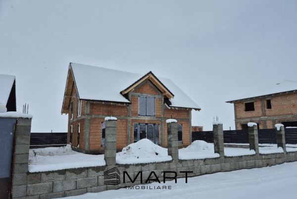 Casă la Roșu | Proiect Finalizabil Premium