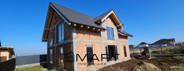 Casă la Roșu | Proiect Finalizabil Premium