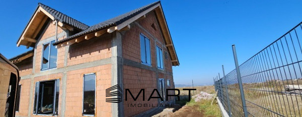 Casă la Roșu | Proiect Finalizabil Premium