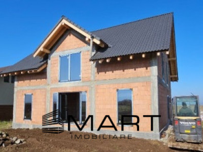 Casă la Roșu | Proiect Finalizabil Premium