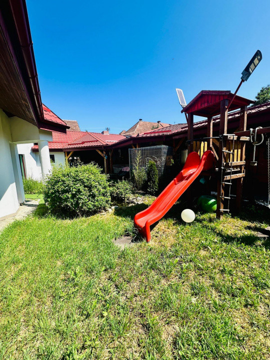 Casa moderna 5 camere 170mpu + 300mp curte Cisnadie