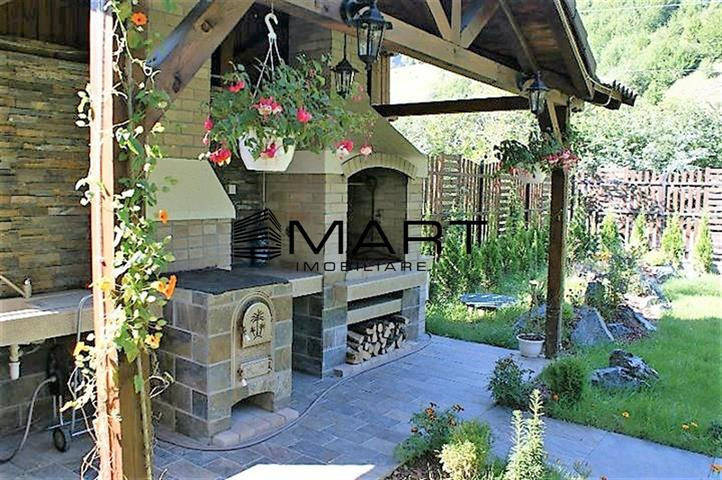 Pensiune 12 camere teren 200mp Valea Lotrioarei