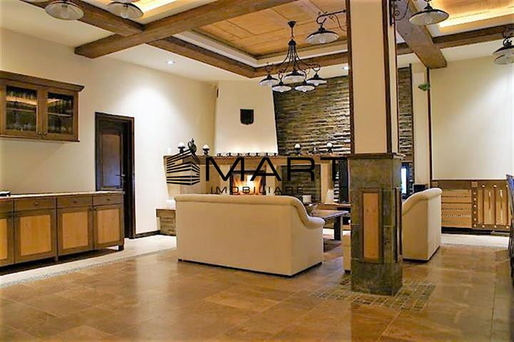 Pensiune 12 camere teren 200mp Valea Lotrioarei